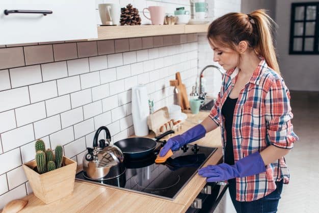 a-woman-helping-clean-the-kitchen-to-help-out-a-friend