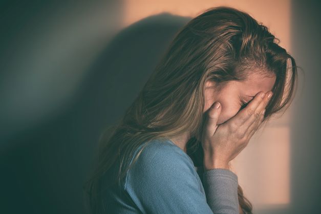 woman-with-her-head-in-her-hands-trying-to-manage-her-grief